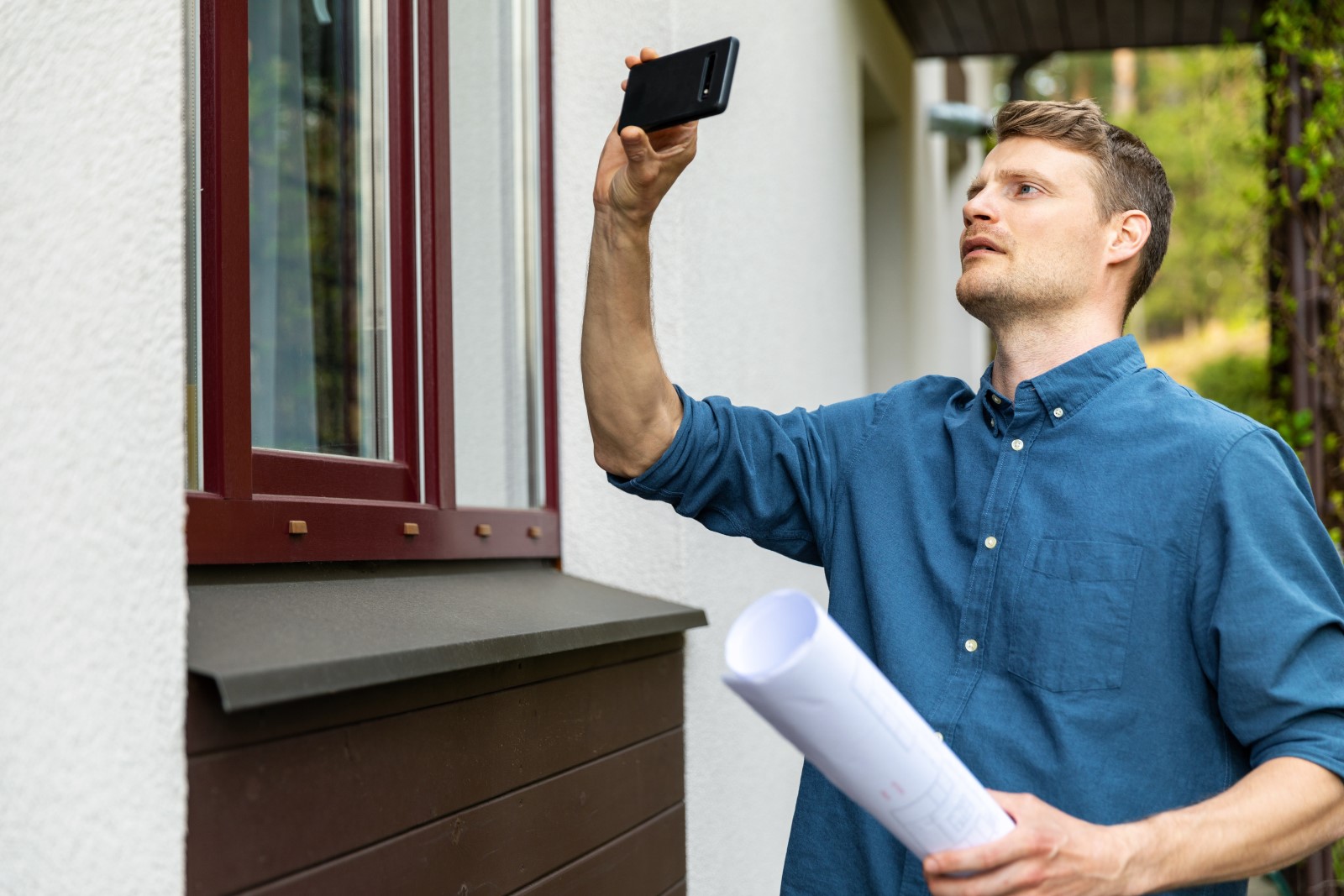 taking-pictures-of-property-with-phone